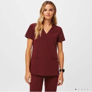 Casma Three-Pocket Scrub Top